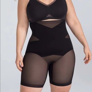 Honeylove super power short (only) NWT black runway color size large